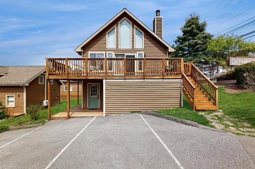 Wakes n Flakes - carbon neutral hotel in Mchenry