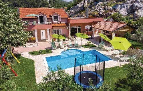 Stunning Home in Bacina With 4 Bedrooms Wifi and Outdoor Swimming Pool — 4-Star Luxury Hotel in Ploce, Croatia