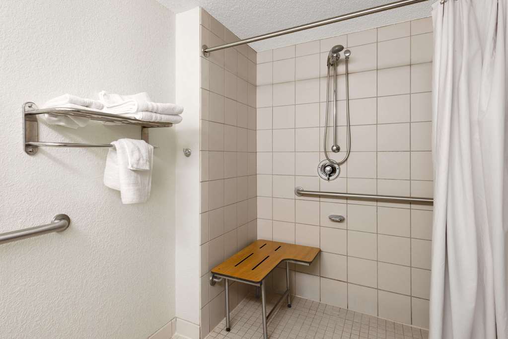 Days Inn by Wyndham Geneva Finger Lakes - photo 5