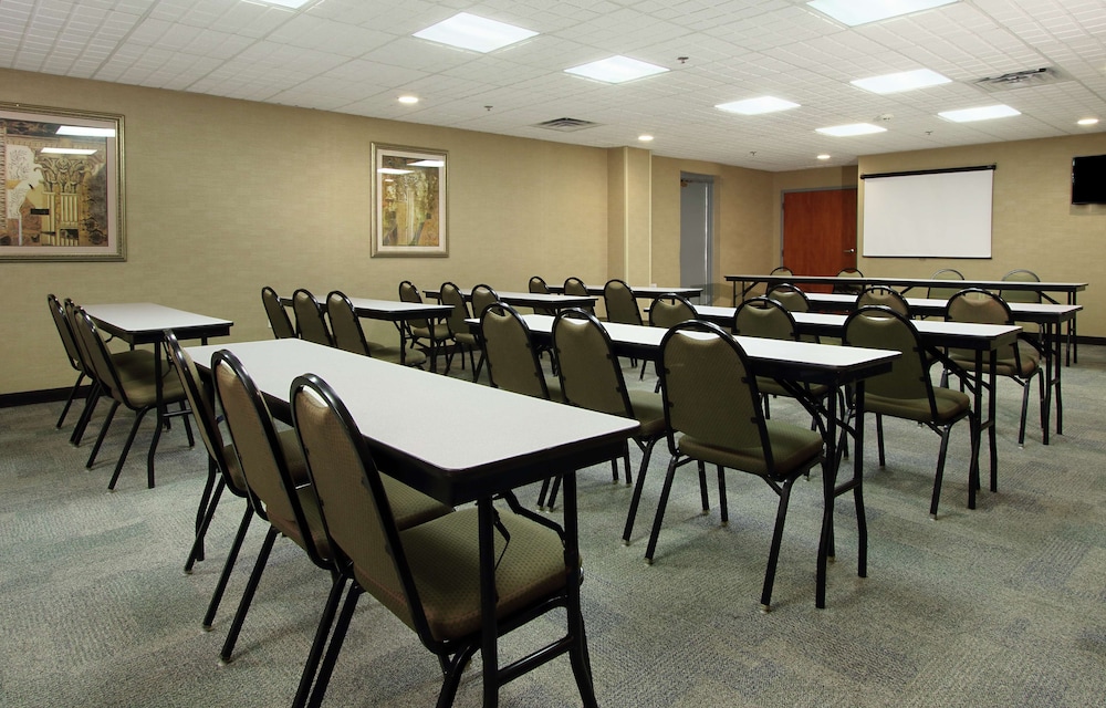 Hampton Inn Ashtabula - photo 37