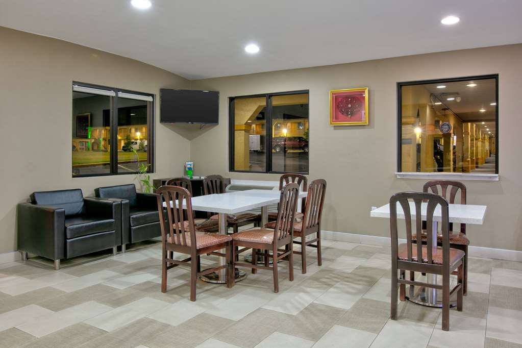 Super 8 by Wyndham Palestine - photo 5