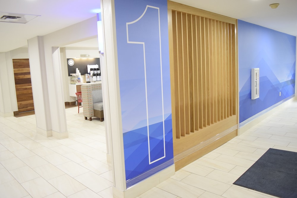 Holiday Inn Express Hotel & Suites West I 10 by IHG - photo 3