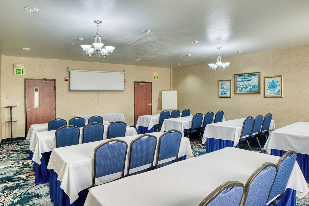 Evergreen Inn and Suites - photo 34