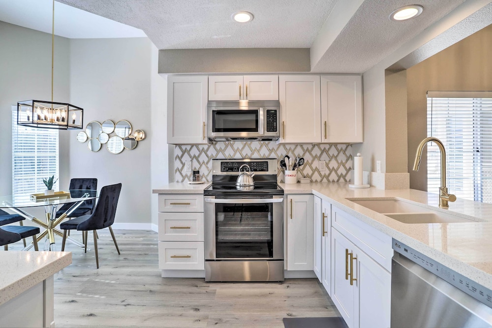 Chic Palm Desert Condo with Resort Style Amenities - photo 7