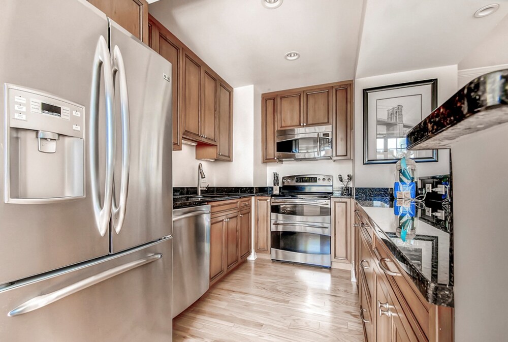 Longwood Towers Apartments - photo 9