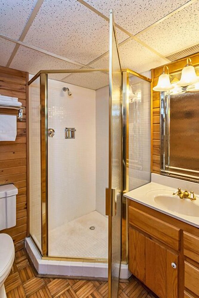 Voyageur Lakewalk Inn - photo 15