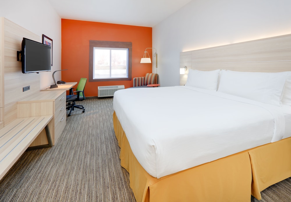 Holiday Inn Express & Suites Burleson Ft. Worth by IHG - photo 4