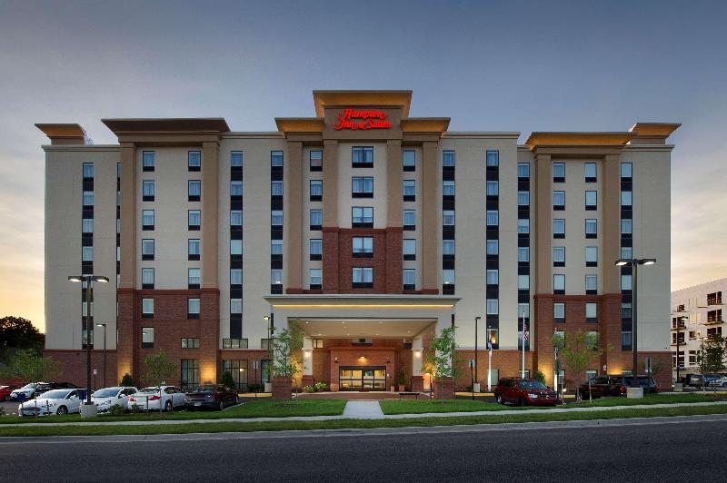 Hampton Inn & Suites Falls Church - photo 4