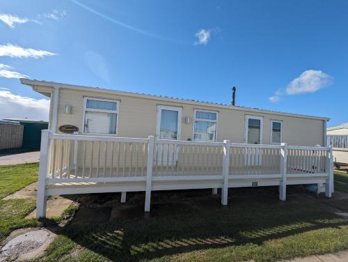 Caravan Sleeps 6 With Game Console in Skegness, United Kingdom