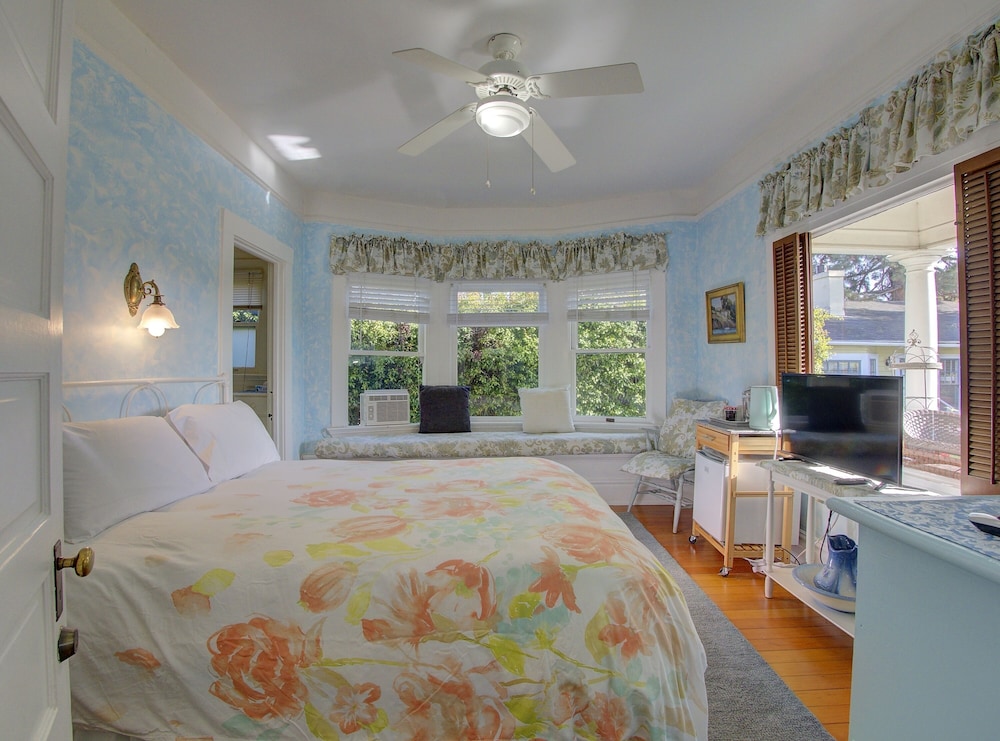Secret Garden Inn and Cottages - photo 75