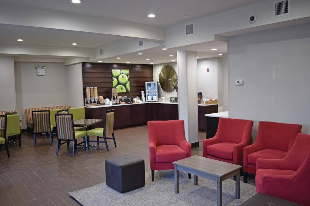 La Quinta Inn & Suites by Wyndham Brooklyn East - photo 23