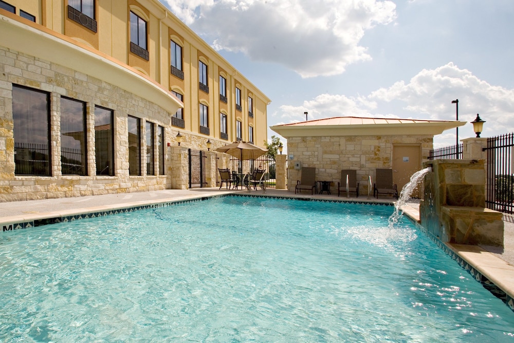 Holiday Inn Express Suites Beeville by IHG - photo 26