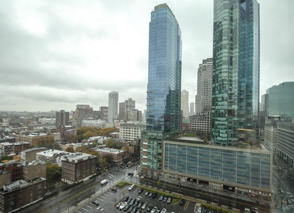 Global Luxury Suites at Exchange - photo 16