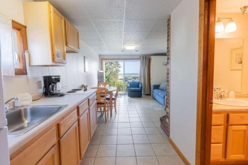 Kebek 3 Oceanside Motel - photo 5