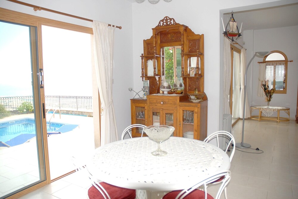 Peyia Villa with sea view private pool and garden