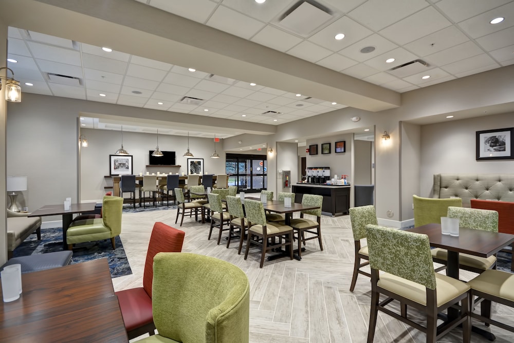 Hampton Inn Livonia Detroit - photo 5