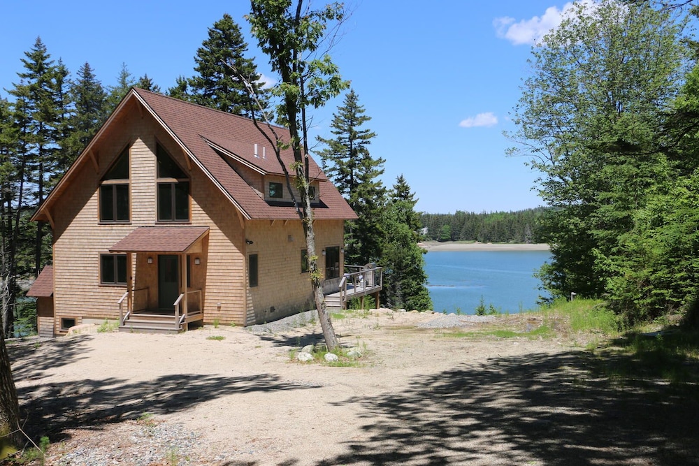 Poseidon - carbon neutral hotel in Deer Isle