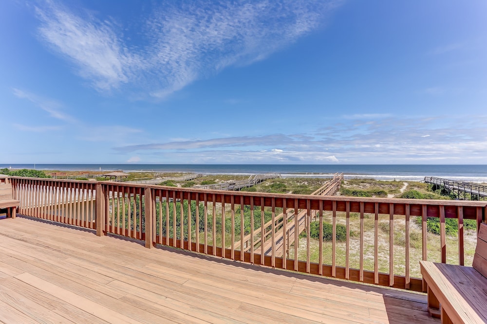 Relaxed Atmosphere in S Fletcher Duplex by RedAwning — hotel in Fernandina Beach
