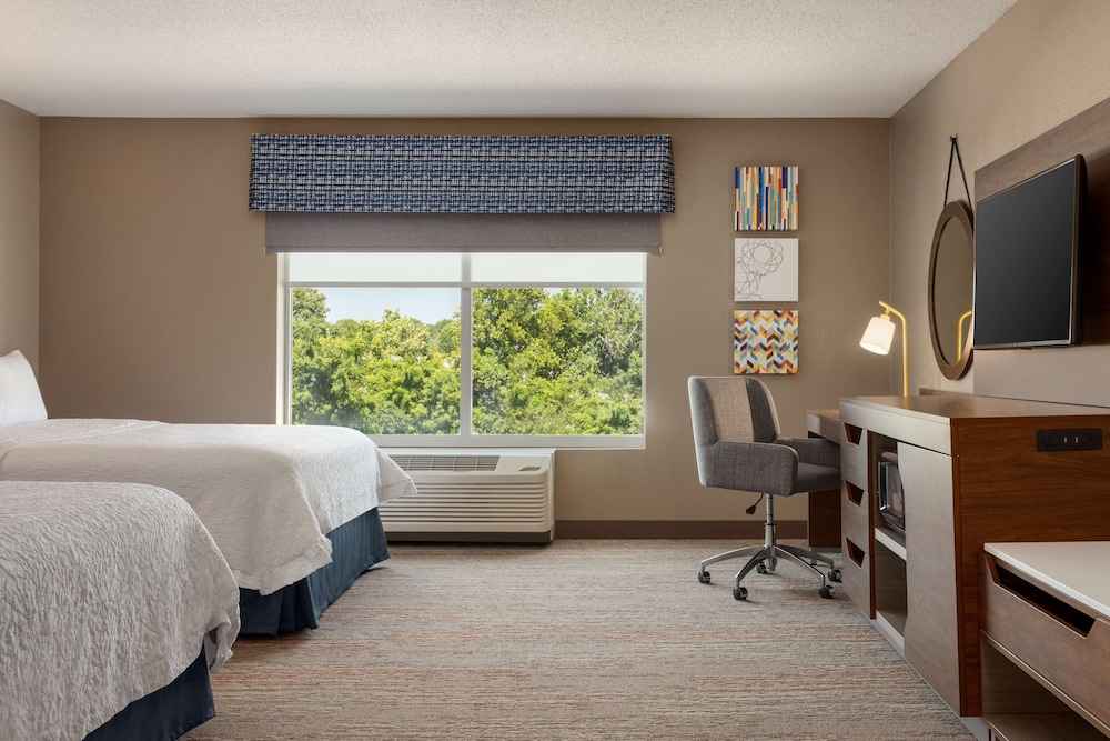 Hampton Inn St. Louis Columbia - photo 10