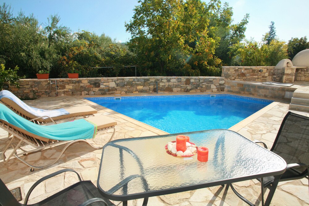 Areti Courtyard Villas