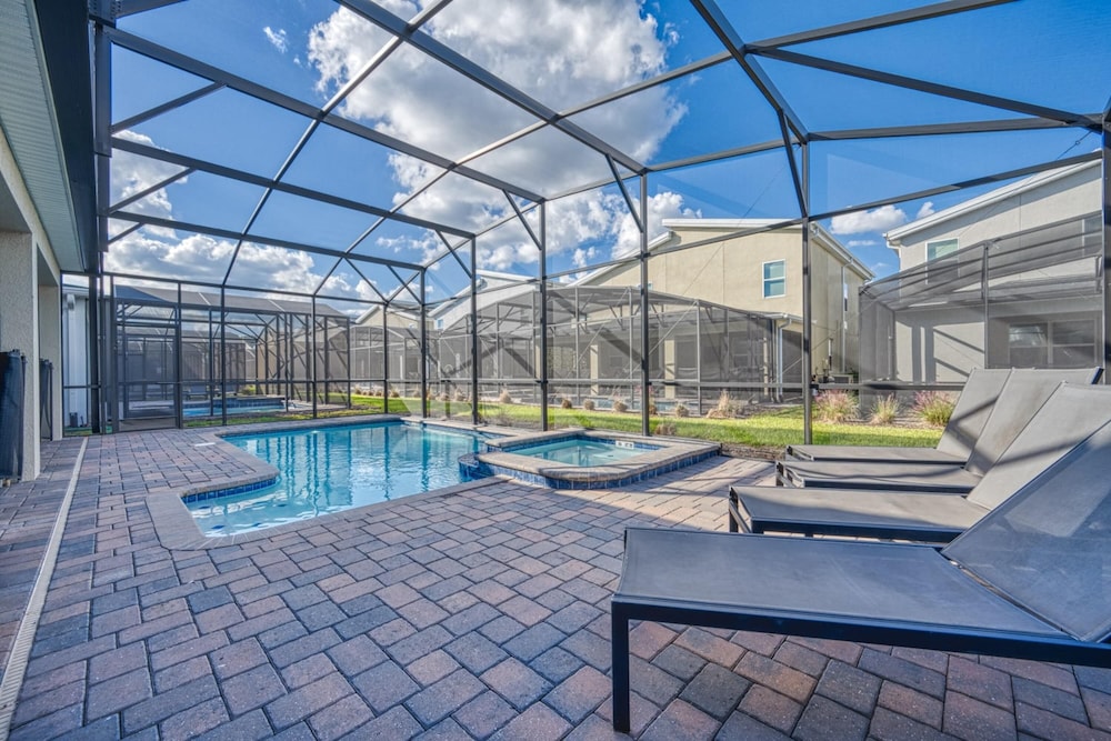Family Paradise Space Themed Perfect Location - photo 13