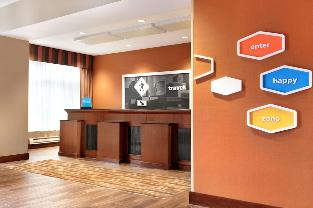 Hampton Inn New York LaGuardia Airport - photo 4