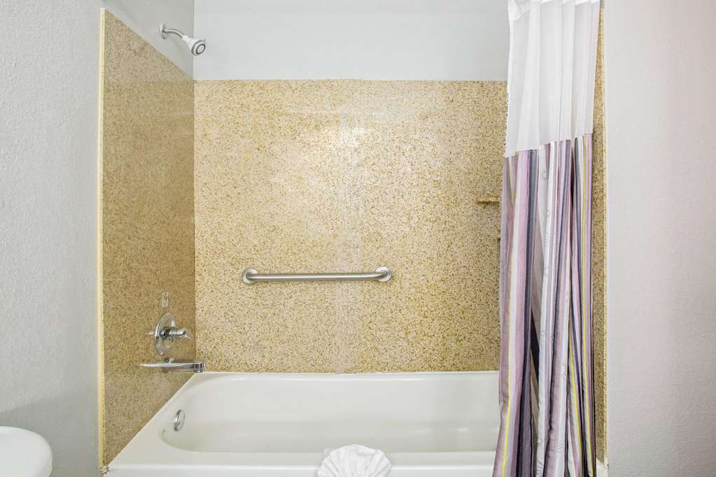 La Quinta Inn & Suites by Wyndham Fort Smith - photo 10