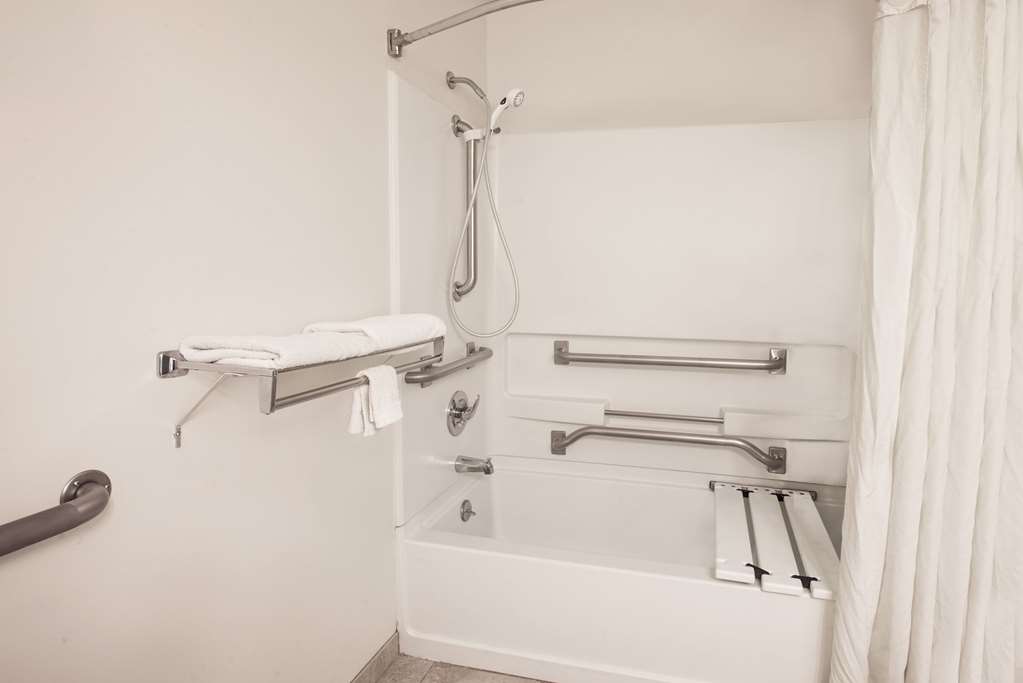 Super 8 by Wyndham Grove City - photo 18