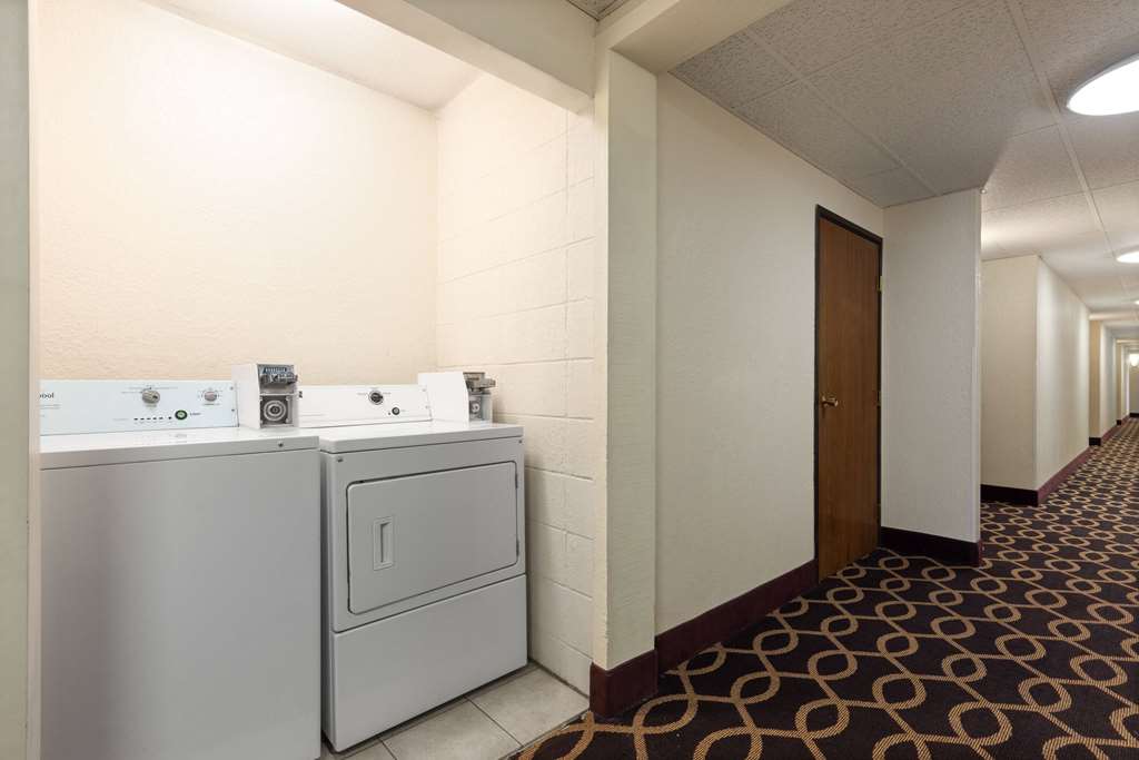 Super 8 by Wyndham Dodge City - photo 12