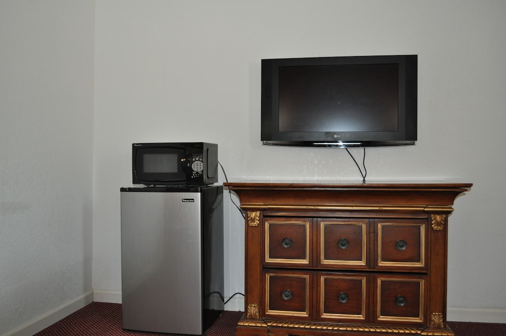 A Nights Inn - photo 15