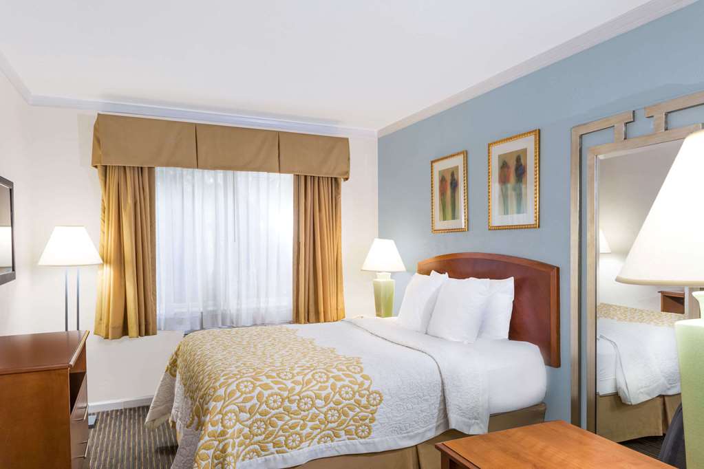 Days Inn by Wyndham Miami Airport North - photo 12