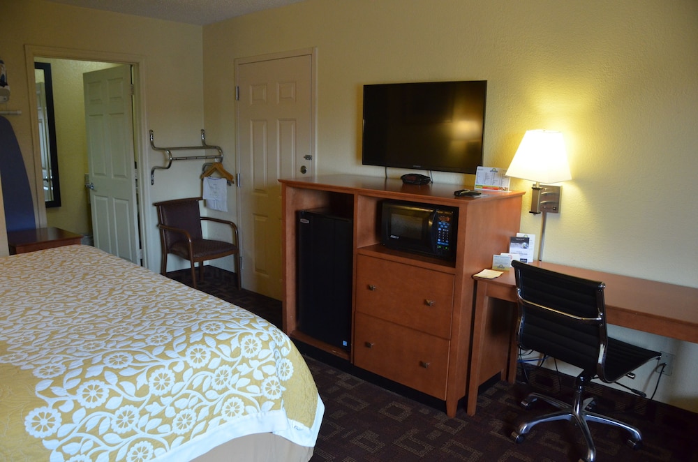 Days Inn by Wyndham Nashville Airport - photo 17