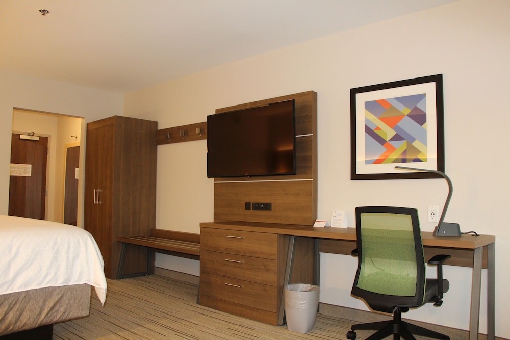 Holiday Inn Express & Suites Phoenix Airport North by IHG - photo 42
