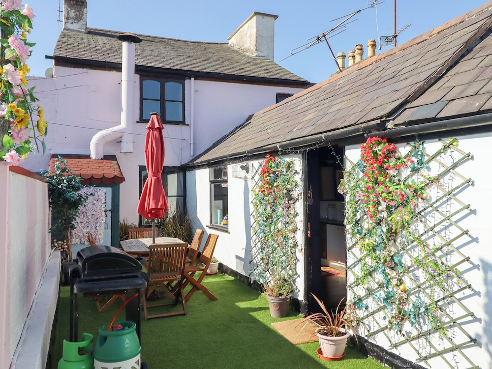 The Funky Flat — 4-Star Luxury Hotel in Holywell, United Kingdom