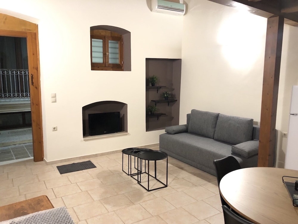 Maisonette Nineta in the Heart of the City in Irakleion, Greece