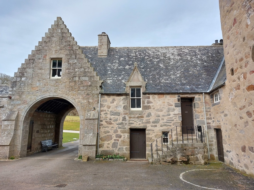 Courtyard Cottage Drum Castle — 4-Star Luxury Hotel in Banchory, United Kingdom