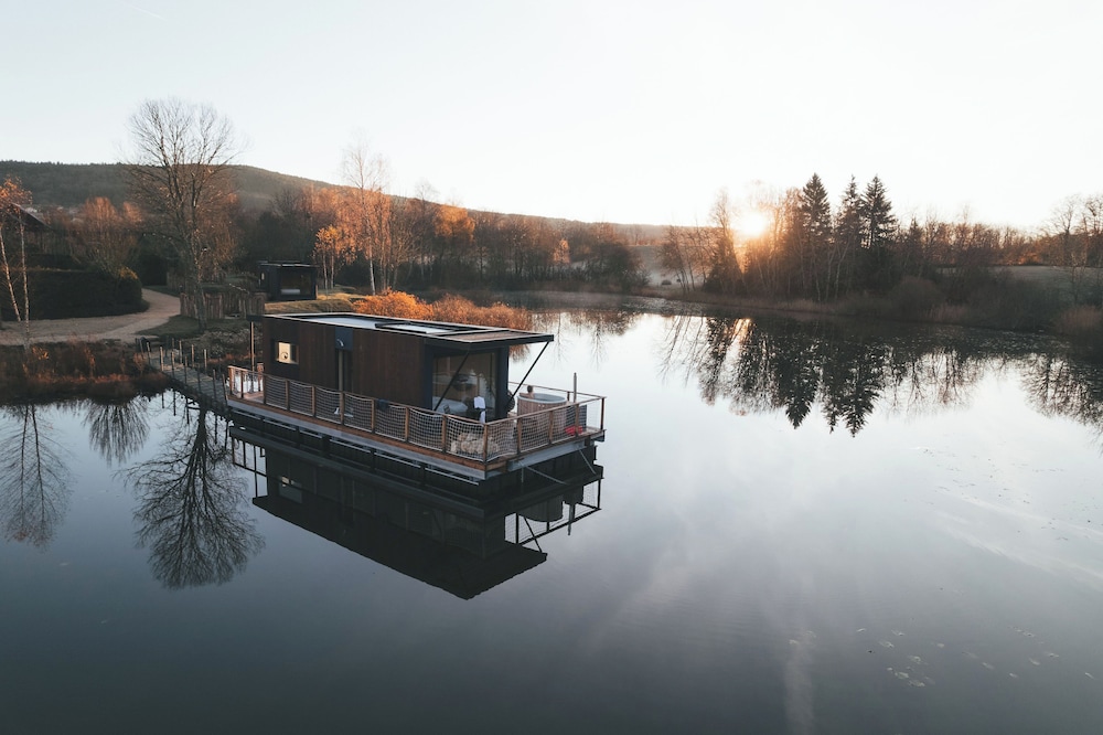 Bleu Minuit La Rive Etoilée — hotel in Voglans