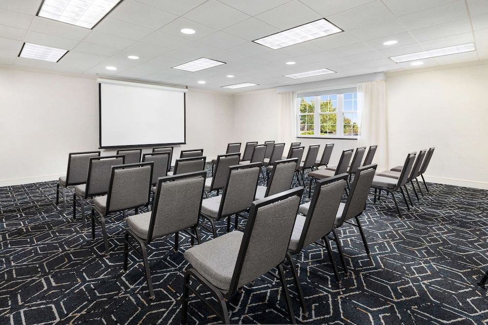 Homewood Suites by Hilton Manchester Airport - photo 43
