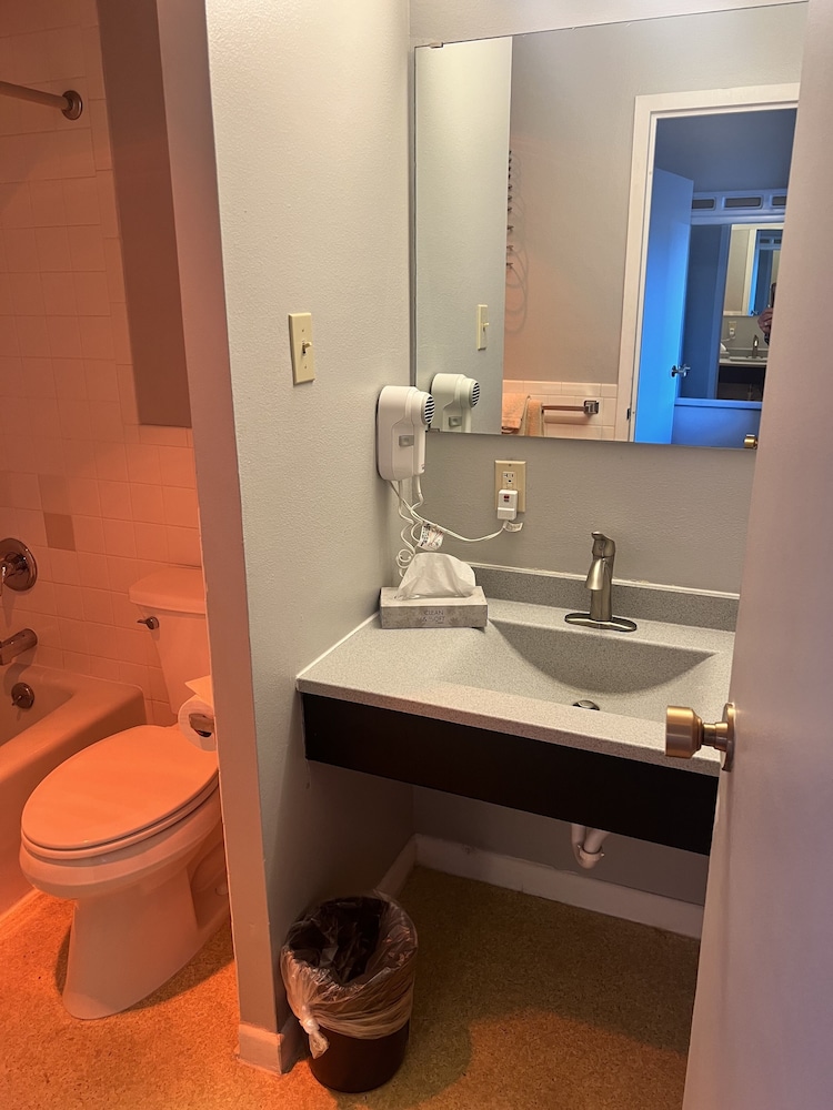 Satellite Hotel - photo 35