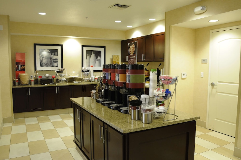Hampton Inn & Suites Redding - photo 34