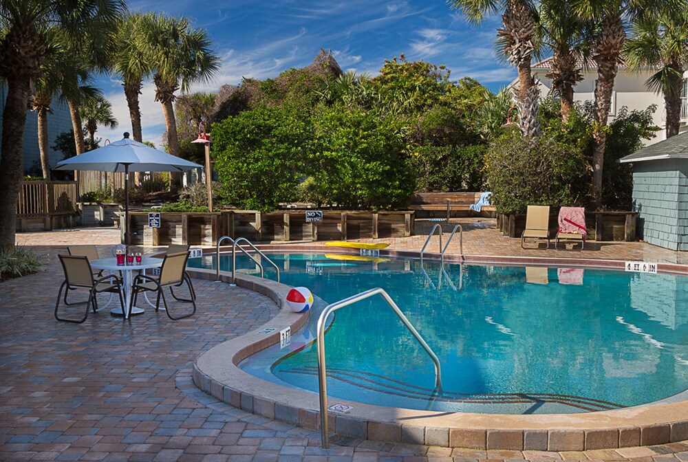 Hibiscus Oceanfront Resort - photo 26
