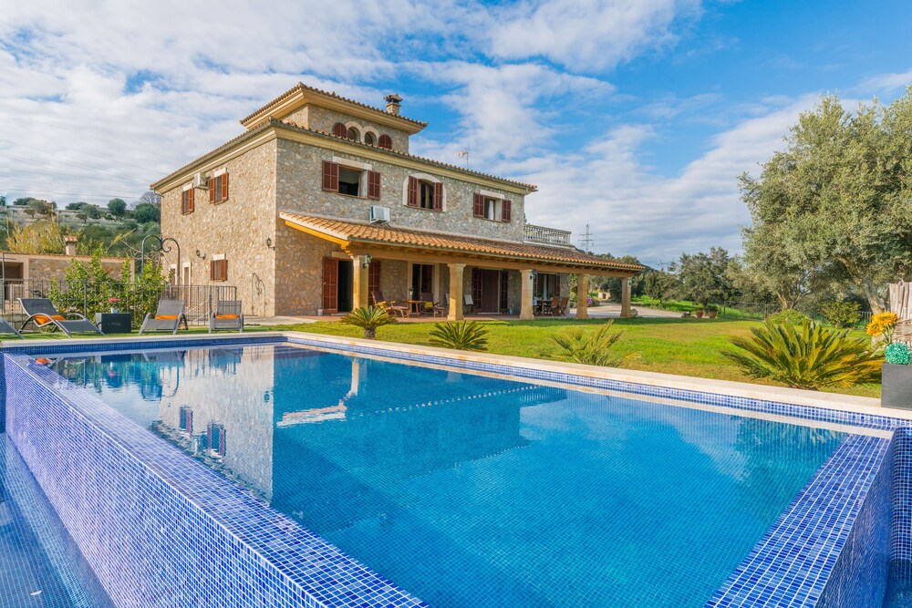 Villa Son Gili — 4-Star Luxury Hotel in Llubi, Spain
