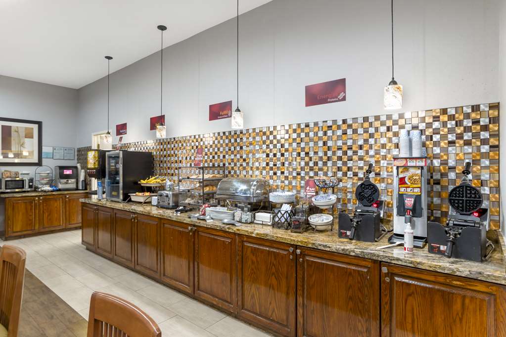 Best Western Plus Hobby Airport Inn & Suites - photo 30