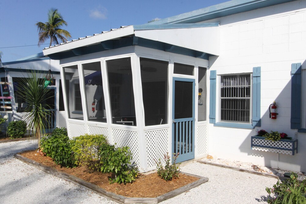 Tropical Winds Motel & Cottages - photo 73