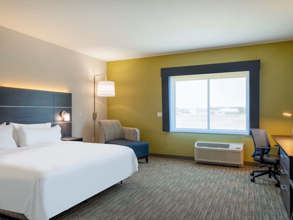 Holiday Inn Express & Suites Watertown by IHG - photo 16