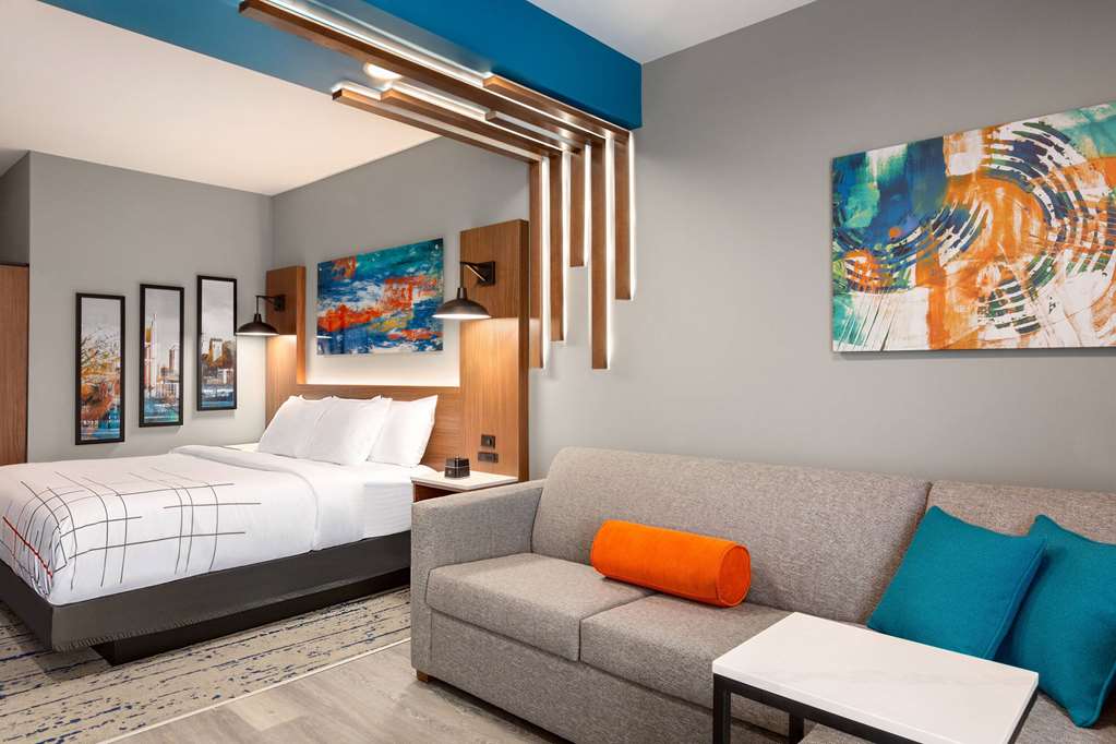 La Quinta Inn & Suites by Wyndham Mount Laurel Moorestown - photo 31