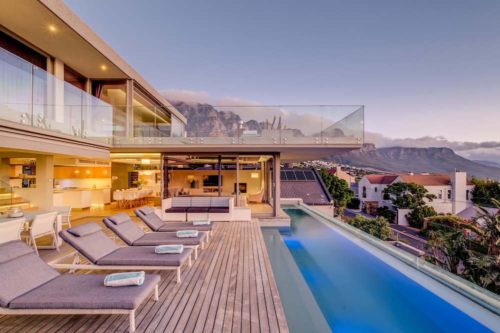 The Cheviots Five Bedroom House Sleeps 10 Cape Town — 4-Star Luxury Hotel in Cape Town, South Africa