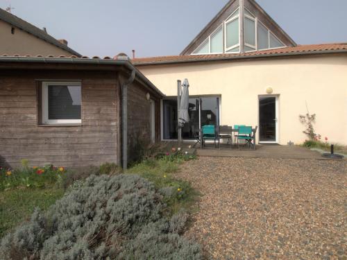 Gîte charmant avec jardin au cœur du vignoble du Layon proche Saumur 9 couchages vélos inclus FR 1 622 19 — hotel in Aubigne-Racan
