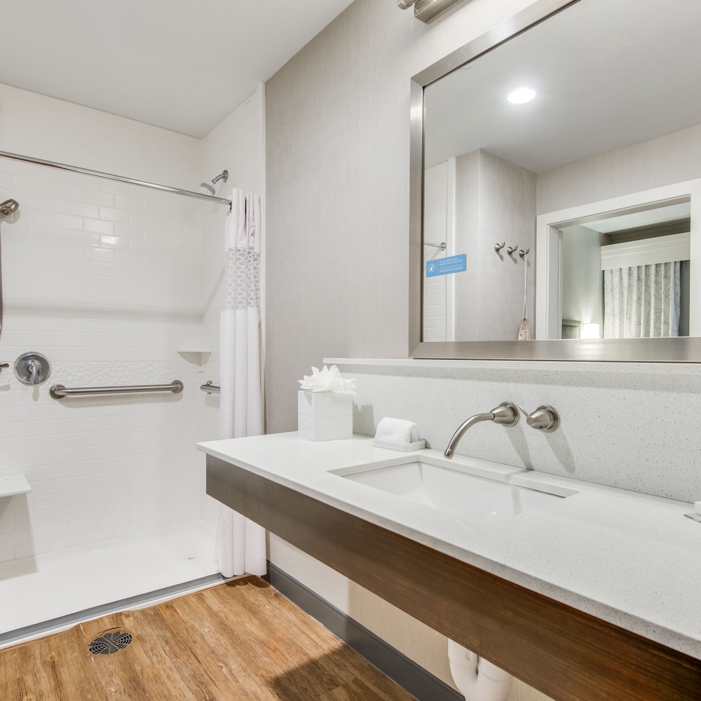 Hampton Inn & Suites Dallas Ft. Worth Airport South - photo 6