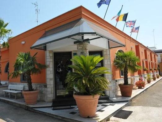 Hotel Tropical — hotel in Ostuni